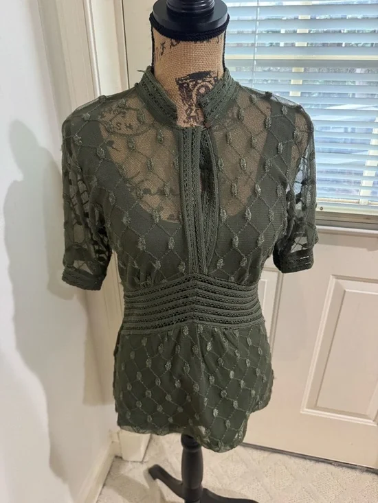 Alfani Olive Crochet Lace Mock-Neck Short Sleeve Top size M - Picture 1 of 9